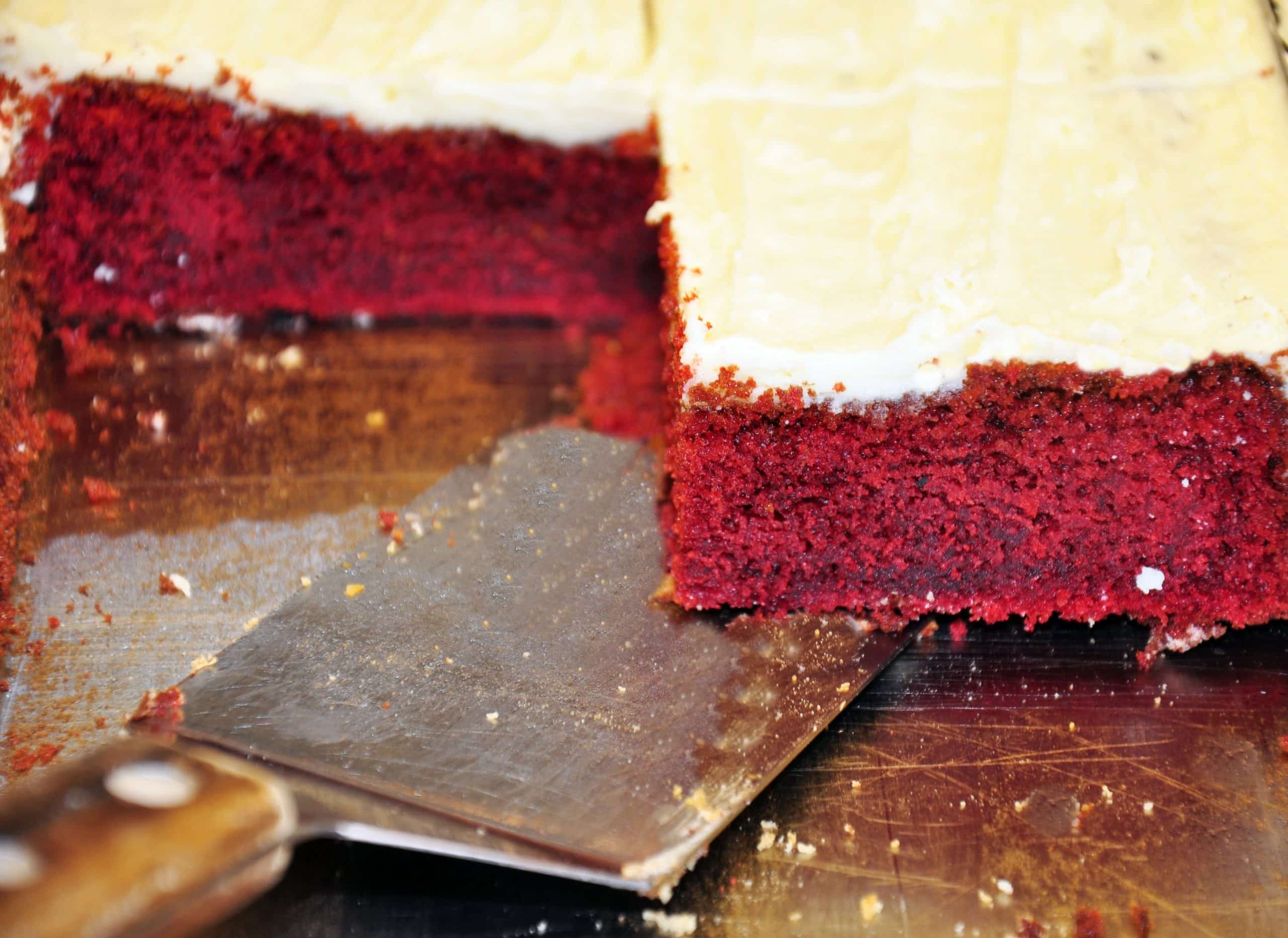 red-velvet-slice red velvet tray bake