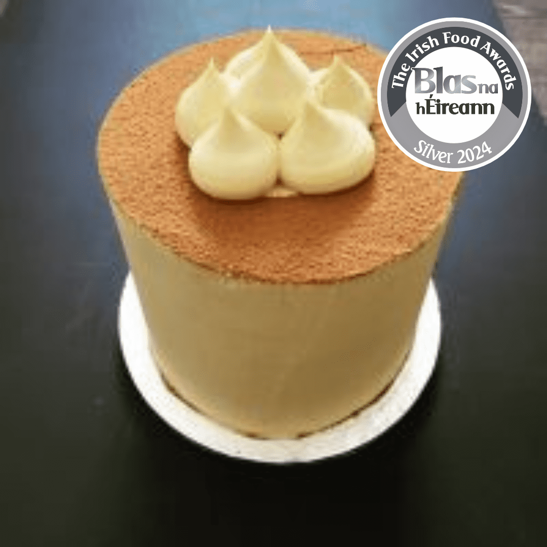Tall-Tier-Cappucino-Nude-Cake-Blas-Silver