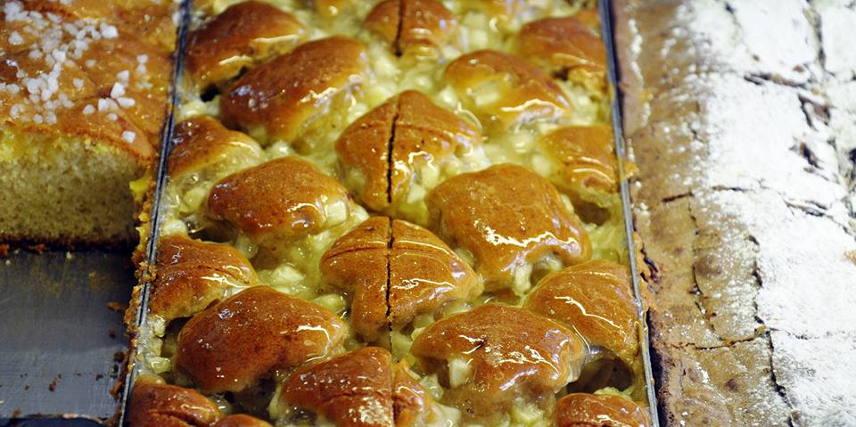 Toffee-and-Apple-Tray-Bake Toffee and apple slice