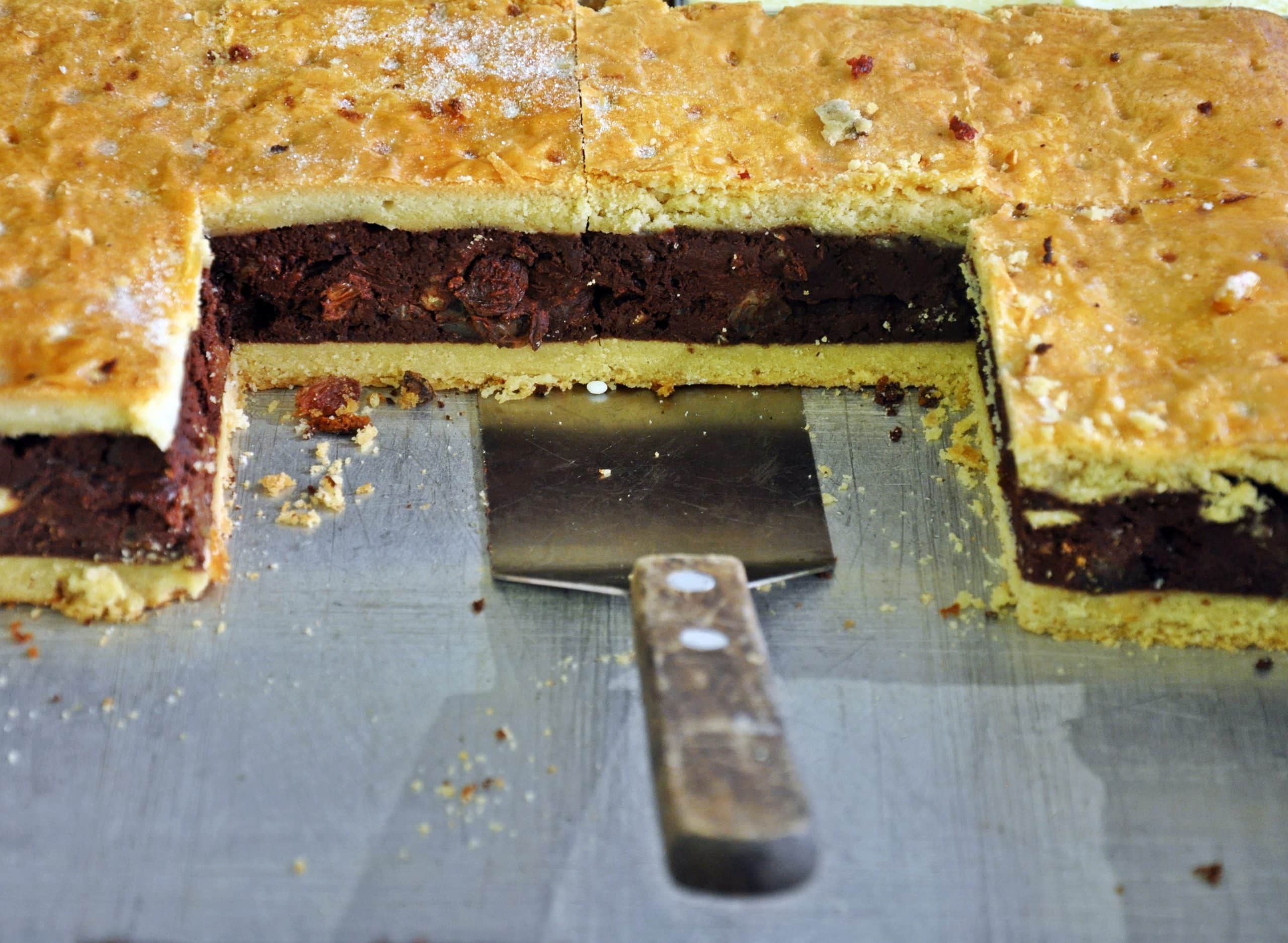 gurr-slice-symetric Old Dublin Gur Cake