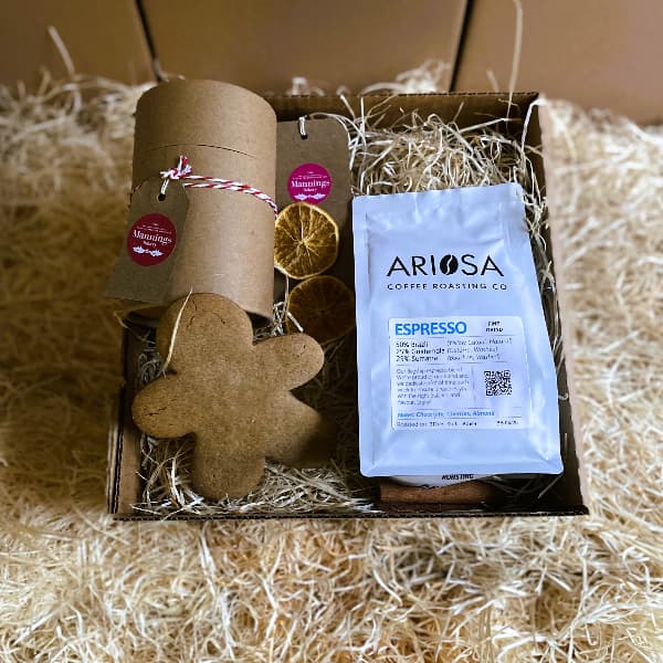 Hamper biscuit Cake pudding Coffee Chocolate Biscuit Cake and Coffee Hamper