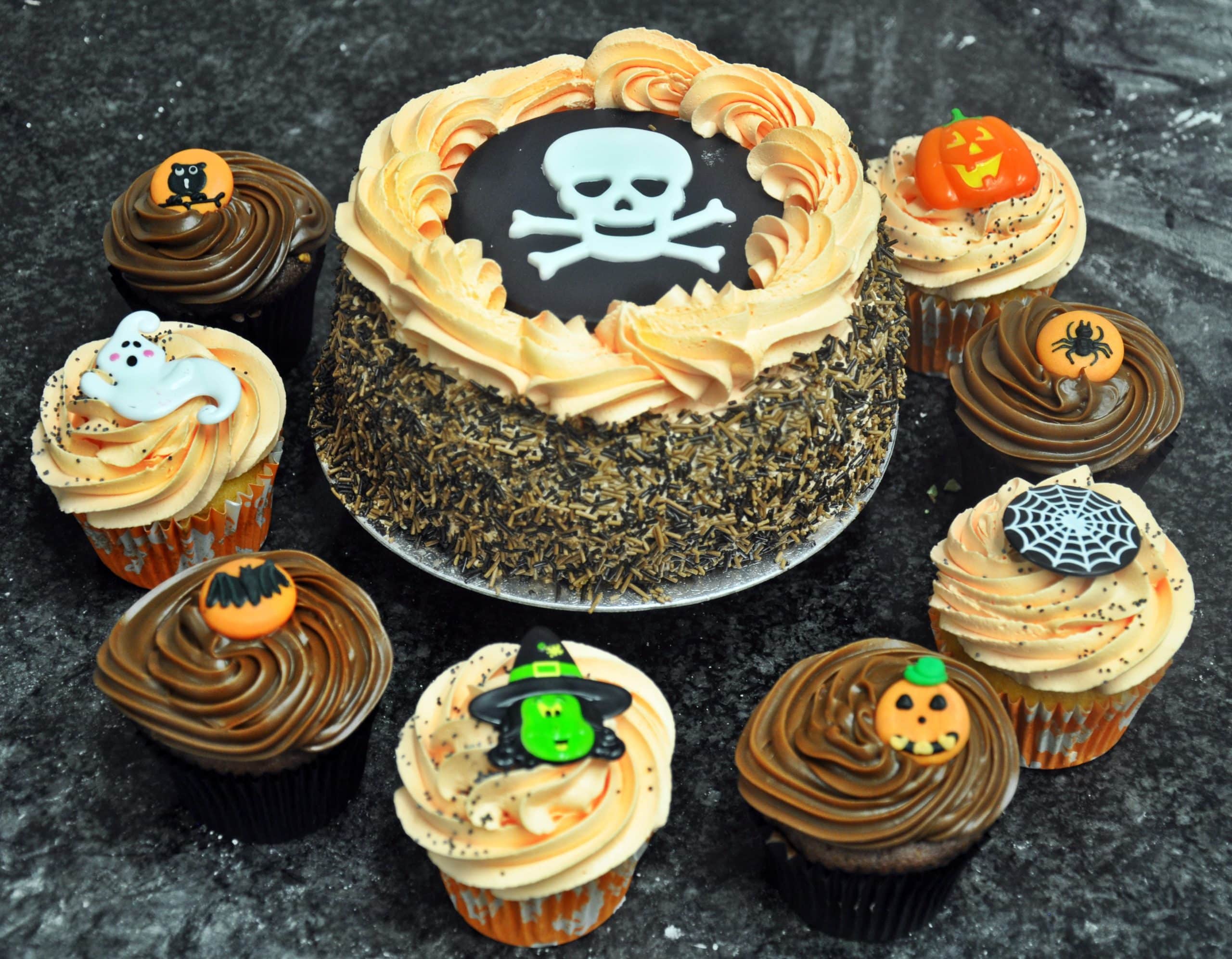 halloween-cake-cups Halloween Cakes
